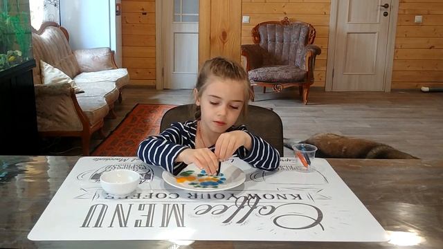 Рисуем на молоке. Интересный эффект смотреть онлайн