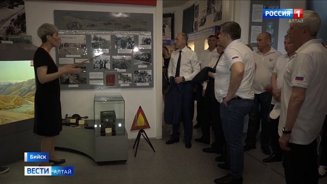 Пробегом по Чуйскому тракту отмечают его столетний юбилей сибирские автомотопутешественники смотреть онлайн
