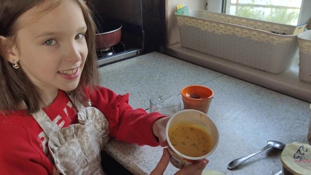 4Д Четыре девочки. Настя готовит кексы в микроволновке. #Настя #яготовлю #кексывкружке смотреть онлайн