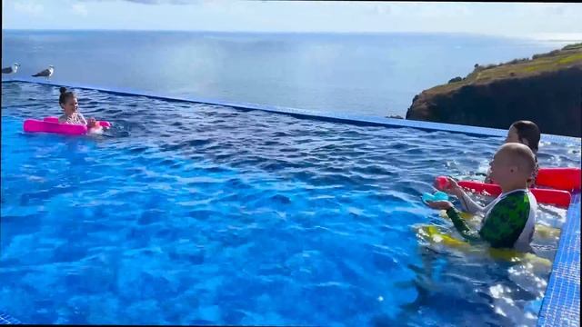 Кто последний покинет бассейн смотреть онлайн