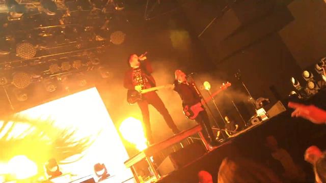 Fall Out Boy - My Songs Know What You Did In The Dark - Live @ Cardiff Indoor Arena - 07/10/2015 смотреть онлайн