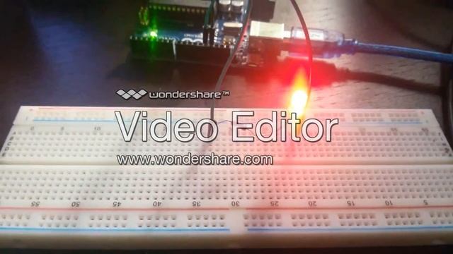 #2 VideoTutorial Arduino - Far lampeggiare un led - Sketch + Collegamenti смотреть онлайн