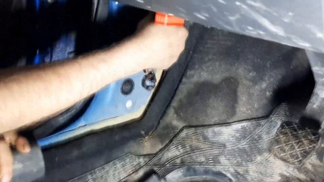 Открытие капота при обрыве тросика. Как снять ручку открывания капота Skoda Rapid