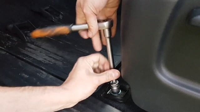 Nissan Patrol Y62 Fire Extinguisher Install смотреть онлайн