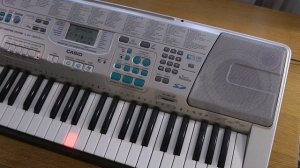 Синтезатор с подсветкой клавиш для начинающих Сasio LK-300TV. 3-х ступенчатая система обучения.