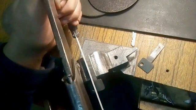 Как сделать ключ по сломанному без заготовки. смотреть онлайн