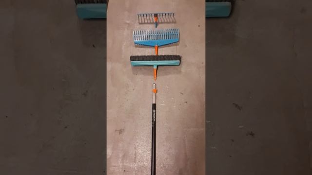 GARDENA Combisystem. Kratta, räfsa och borste. Two different rakes and a brush. See description смотреть онлайн