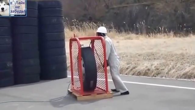 ПЕРЕКАЧКА ШИНЫ ЧТО ПРОИЗОШЛО БЫ С ЧЕЛОВЕКОМ 480p смотреть онлайн