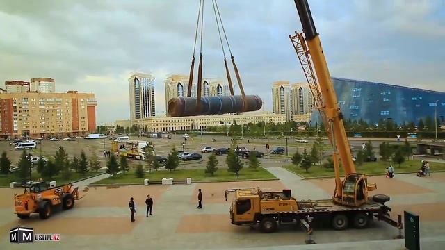 Республиканская мечеть "Хазрет Султан" готовится к преображению (замена ковра) смотреть онлайн