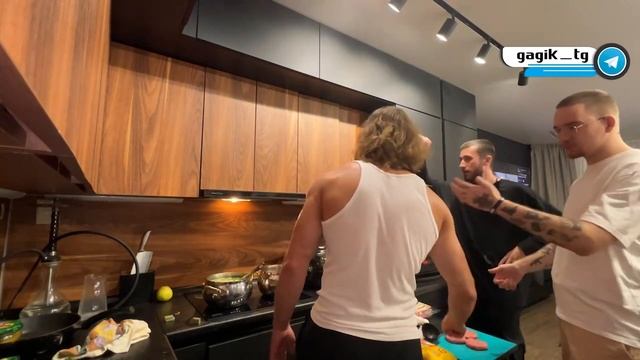 ГОТОВИМ КУРИНЫЙ СУП, СТЕЙКИ, БУРГЕРЫ, КОМПОТ (ft. OGRodnoy, Chistiak0v) | IRL STREAM