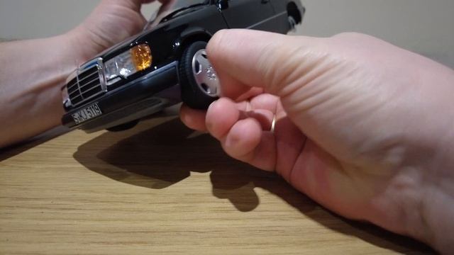 1:18 Norev Mercedes 300 CE - 24 смотреть онлайн