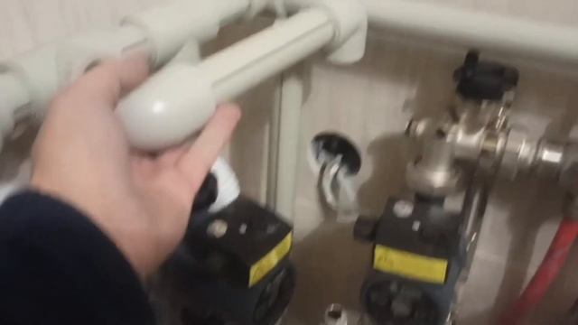 Водяной теплый пол в маленькой студии. Минимальный комплект оборудования. смотреть онлайн