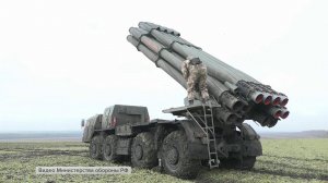 Минобороны опубликовало кадры расчетов РСЗО «Смерч»