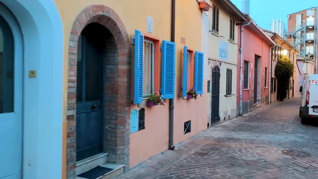 ПРЕКРАСНЫЙ ВЕЧЕР В РИМИНИ. ИТАЛИЯ. Прогулка по городу Стритстайл. смотреть онлайн