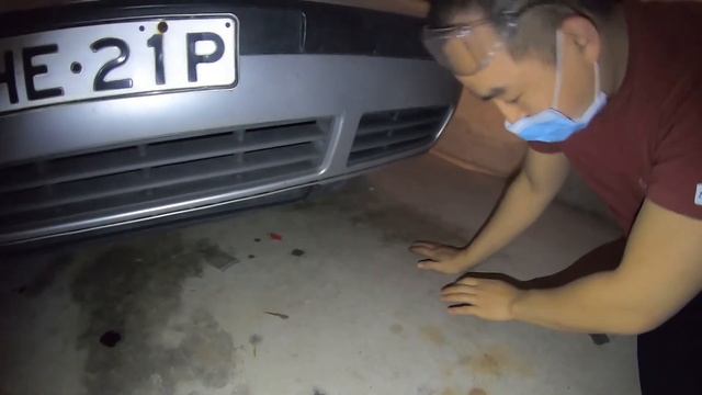 HOW TO REPLACE (EMPTY AND REFILL) COOLANT ON VOLKSWAGEN GOLF MK4. смотреть онлайн