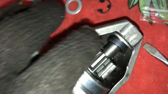 Если стартер не цепляет маховик/в инете такую хитрость со стартером не найдете. Про Авто