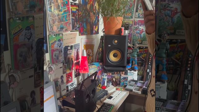 CM-15 Demo by Raz Fresco (Portable Condenser Microphone Made by Teenage Engineering) смотреть онлайн