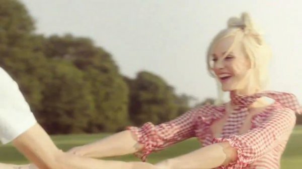 Moschino Cheap and Chic - Chic Petals - Paris Gallery - باريس غاليري