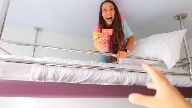 TROVA TUTTI I POP IT DEL PUZZLE SEGRETO NASCOSTI IN HOTEL DAL DOTTOR TIMOTI! *Pop it challenge* смотреть онлайн