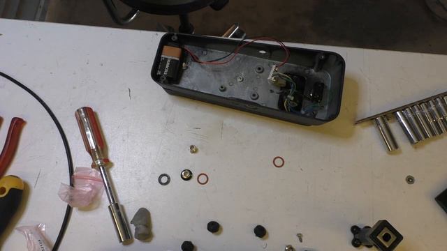 Fender Concert Restoration, Dunlop Crybaby Repair, Peavey Delta Blues Repair. смотреть онлайн