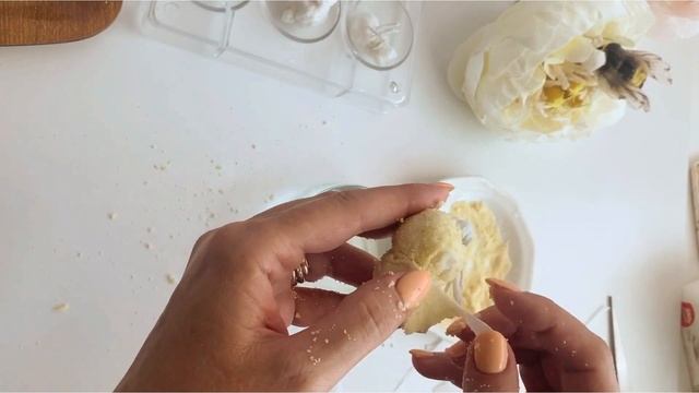 Cute BUMBLEBEES Made From Wafer Paper Scraps.Made Without Any Forms And Molds.100% Handmade