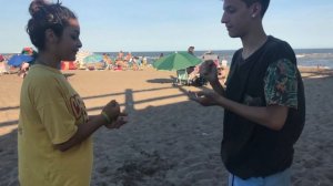 BESO O CACHETADA EN LA PLAYA