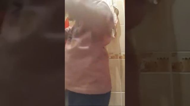 К НАМ КТОТО ЛОМИТЬСЯ В ДВЕРЬ смотреть онлайн