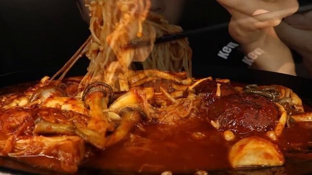 ASMR 버섯찜 먹방 불닭소스 MUSHROOMS FIRE SAUCE MUKBANG EATINGSOUNDS NOTALING 리얼사운드 | KevinKimASMR 케빈 смотреть онлайн