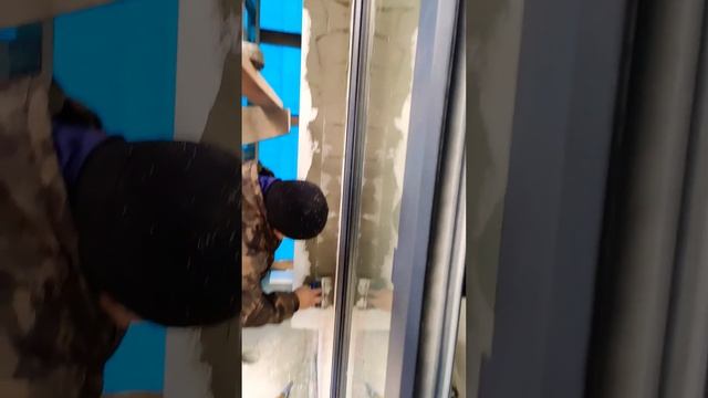 Штукатурка пенополистирольных оконных откосов клеем Baumit ProContact. Технология утепления фасадов смотреть онлайн