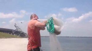 Самый простой способ заброса кастинговой сетки. Casting net fishing compilation.