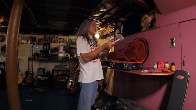 SLASH!! Epiphone Les Paul Unboxing and Demo. смотреть онлайн