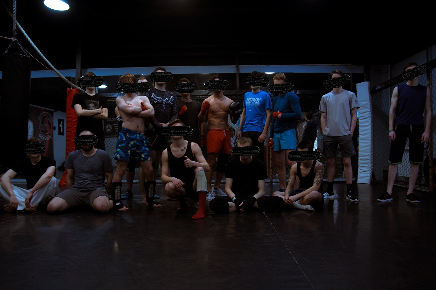 БОЙЦОВСКИЙ КЛУБ ЖЕЛТЫЕ КОЛОБКИ