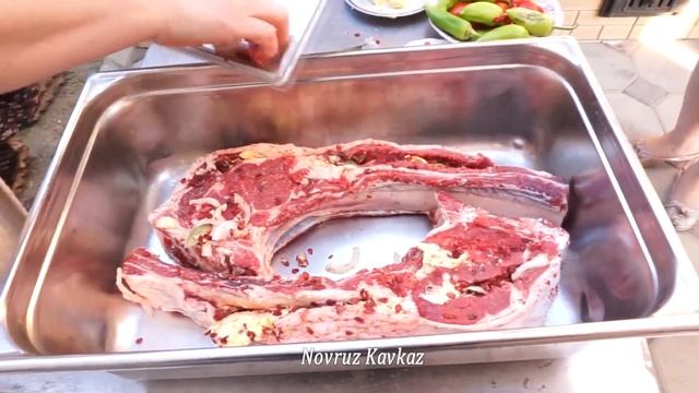 Вкусный Рецепт Приготовления Огромный Кусок Мяса На Костре. Рецепт от Новруза смотреть онлайн