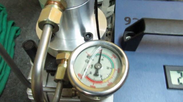 Компрессор МИНИ набирает 300 атм. смотреть онлайн