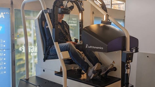 Can You Fly a Real Helicopter After an Hour in a VR Simulator? смотреть онлайн