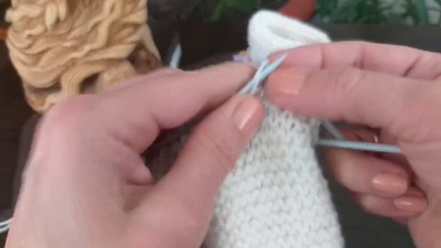 Пинетки для новорожденного без швов. Простой способ . Вязание спицами. смотреть онлайн