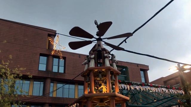 Christmas Decorations in The Bocholt Shopping Center near Münster in Germany 2 смотреть онлайн