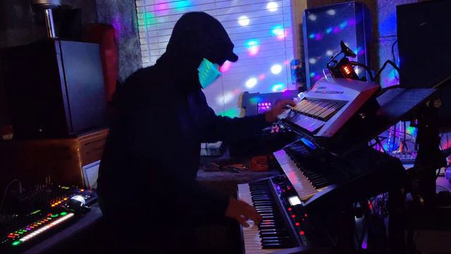 FUNKY CLAVINET On KORG KROSS + Roland TR-8S + Ax-Edge #KORGKROSS #ROLANDTR8S #DAWLESSMUSIC смотреть онлайн