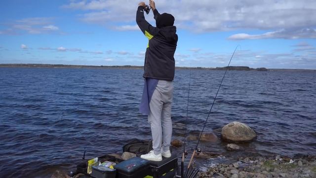 МОЩНЫЕ ФИДЕРНЫЕ ПОКЛЁВКИ / РЫБАЛКА НА ФИДЕР В УДОМЛЕ / FROS FISHING смотреть онлайн