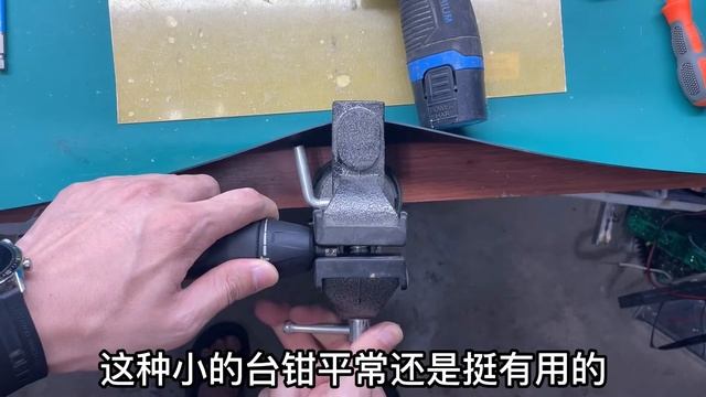 200多元的博士go2电动螺丝刀，打螺丝时经常出现批头自动掉落缺陷，网购3元钱的萝卜头螺丝刀，利用锁紧装置轻松改装电动螺丝刀，太好用了 смотреть онлайн