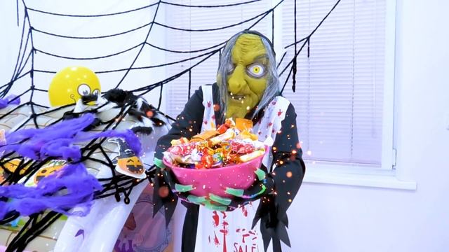 Angela and Eva play Trick or Treat in the Halloween costumes - Stories for kids смотреть онлайн