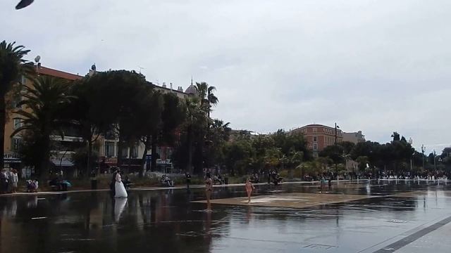 Фонтан на площади Массена в Ницце смотреть онлайн