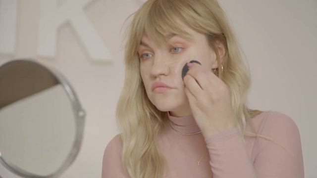 Визажист Тереза Фрас делает макияж с помощью коллекции Perricone MD No Makeup смотреть онлайн
