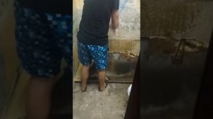 Раскол чугунной ванны за 1 минуту