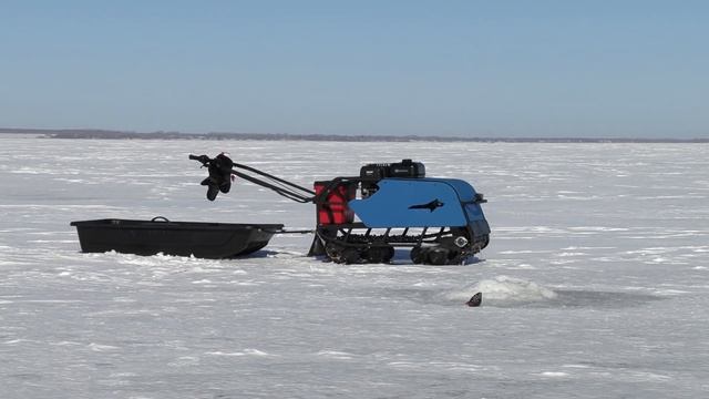 ЛОВЛЯ СУДАКА НА ВИБЫ! В ТОЛПЕ! Рыбалка на раттлины смотреть онлайн