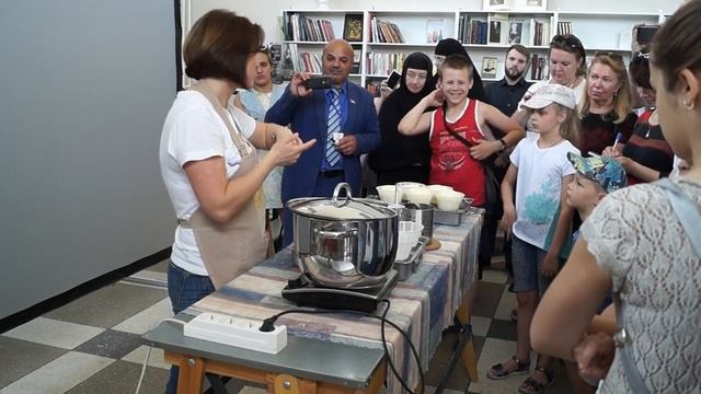 Мастер-класс Олеси Шевчук. Сыроделие для начинающих на примере "Адыгейского" сыра смотреть онлайн