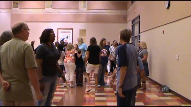 Crouse CLC It Starts With Hello! смотреть онлайн