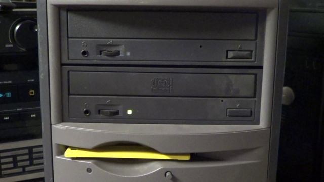 Sounds of a Slightly Busted CD-RW Drive смотреть онлайн