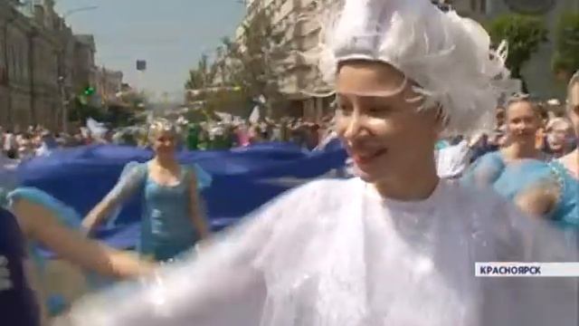 В Красноярске прошел летний детский карнавал, посвященный Дню России и 389-летию столицы края смотреть онлайн