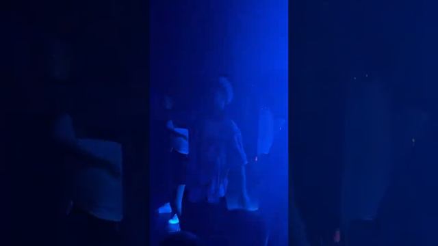 В горячем ночном клубе ИЗИ | Красивые девушки и танцы смотреть онлайн